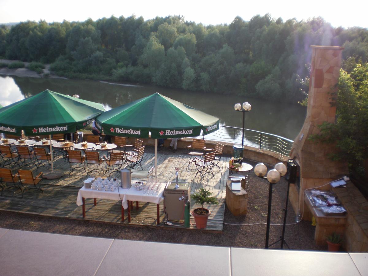 Hotel Bursztynowy Józefów na Wisłą エクステリア 写真